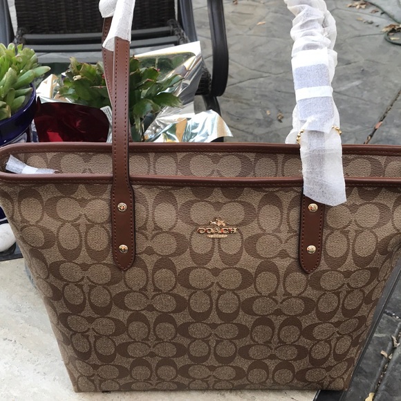 **LAST ONE **COACH TOTE SIGNATURE❤️🌹❤️🌹 - Picture 2 of 8